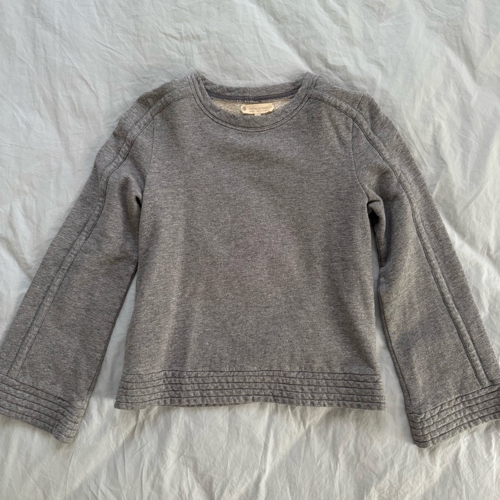 Indigenous Organic Cotton Gray Women's Sweater Small